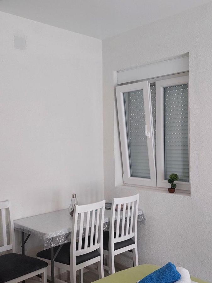 Apartment Iva Bijela Exterior photo